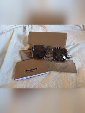 Brand NEW Burberry Women's Sunglasses B4350 3967